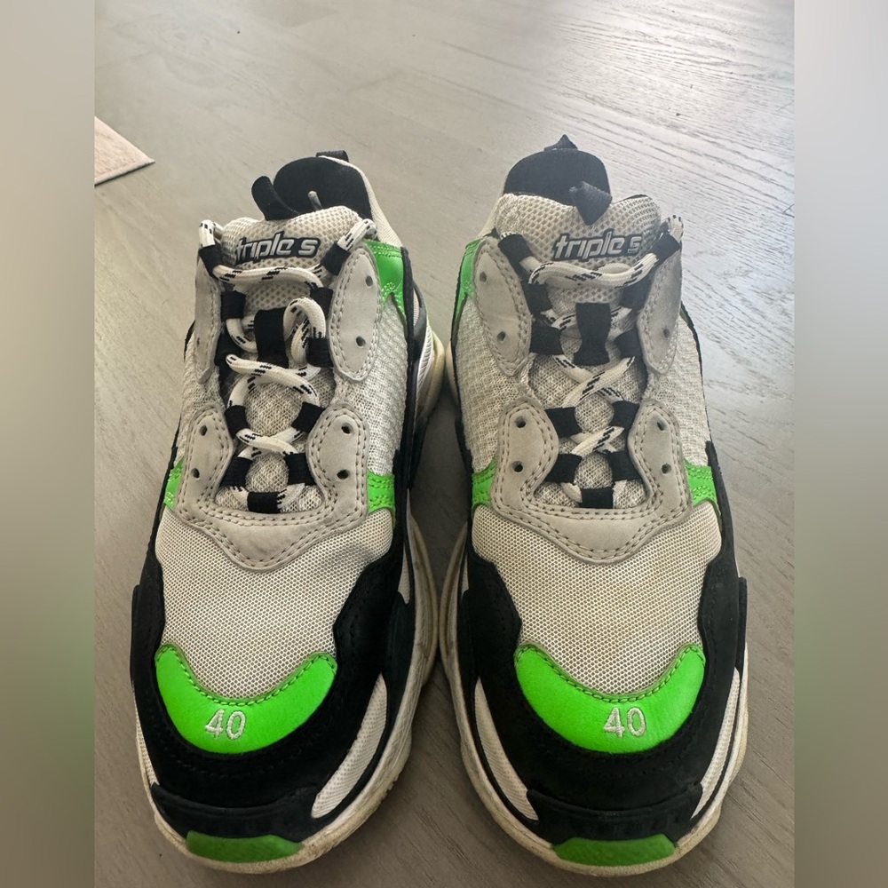 BALENCIAGA TRIPLE S SNEAKERS SIZE 40